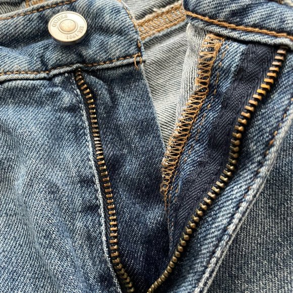 Guess Women's 1981 Straight Blue Jeans (26) - Picture 3 of 8